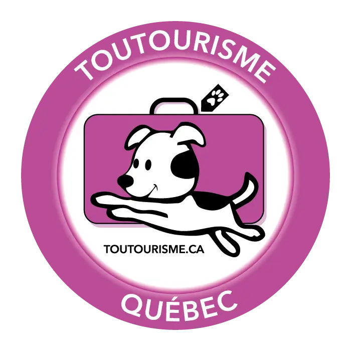 À Propos a logo of a dog with a suitcase